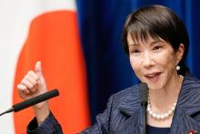 Primera ministra japonesa admite dormir solo 2 a 4 horas en medio de críticas por exceso laboral