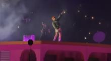 Bad Bunny sufre caída durante su primer concierto en el Estadio GNP de la CDMX