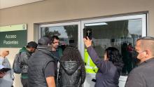 Por agua contaminada en hemodiálisis, pacientes renales se manifiestan en nueva clínica del IMS