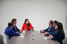 Tere Jiménez en reunión 