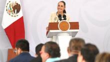 Analiza Sheinbaum aplazar la elección judicial del 2027 y la revocación de mandato en 2028