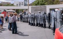 Policías desalojan a productores que se manifestaban cerca de concierto en Zacatecas
