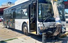 El conductor resultó lesionado y fue trasladado a un hospital; autoridades atendieron la emergencia y aseguraron la zona