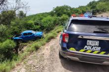 Una camioneta salió del camino y terminó volcada; el conductor fue presentado ante la autoridad para el deslinde de responsabilidades