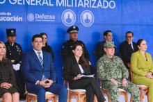 jóvenes graduados de bachilleratos 