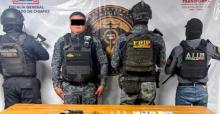 Detenido con uniforme